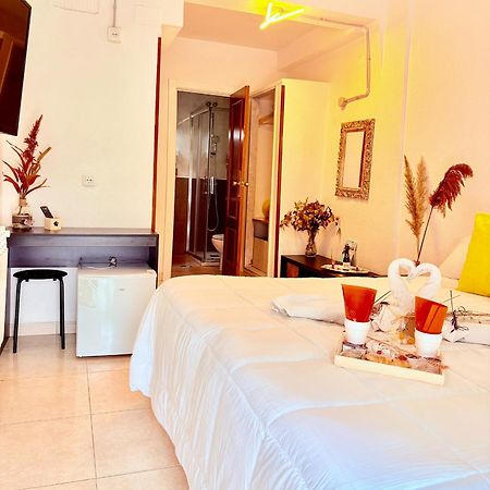 Hostal La Rosa Caces Εξωτερικό φωτογραφία