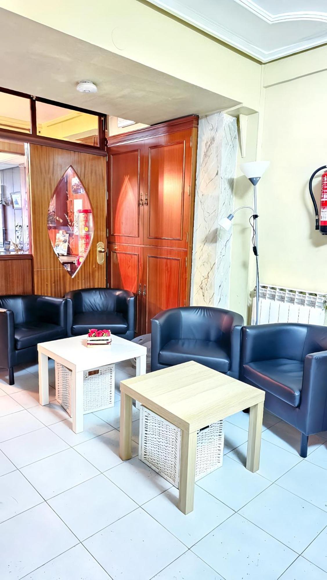 Hostal La Rosa Caces Εξωτερικό φωτογραφία