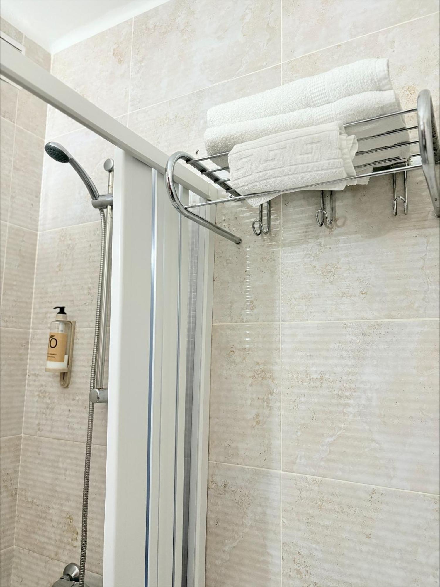 Hostal La Rosa Caces Εξωτερικό φωτογραφία