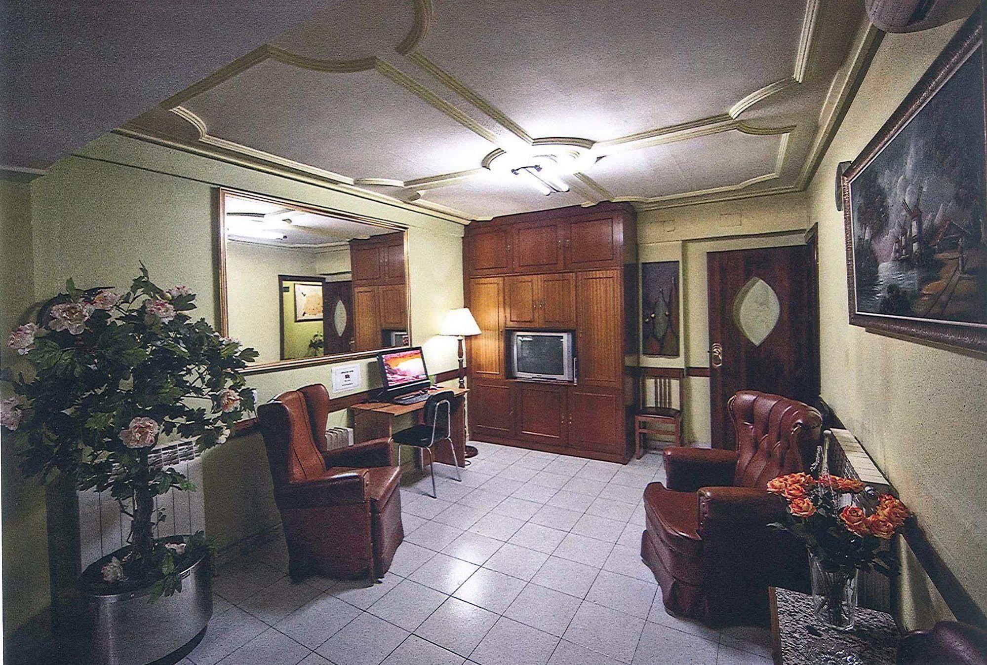 Hostal La Rosa Caces Εξωτερικό φωτογραφία