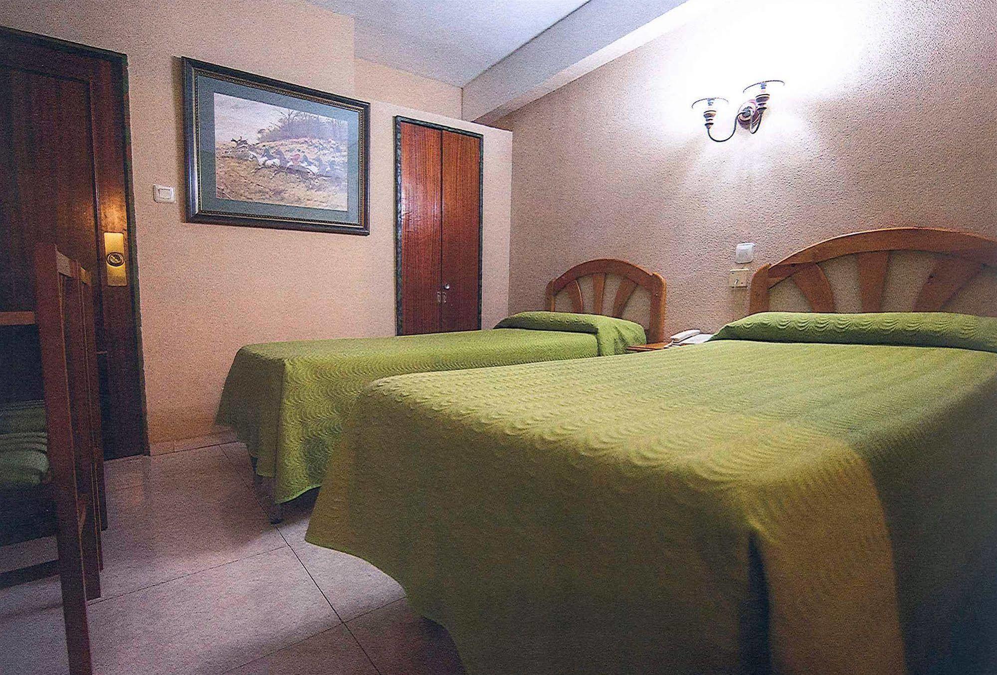 Hostal La Rosa Caces Εξωτερικό φωτογραφία