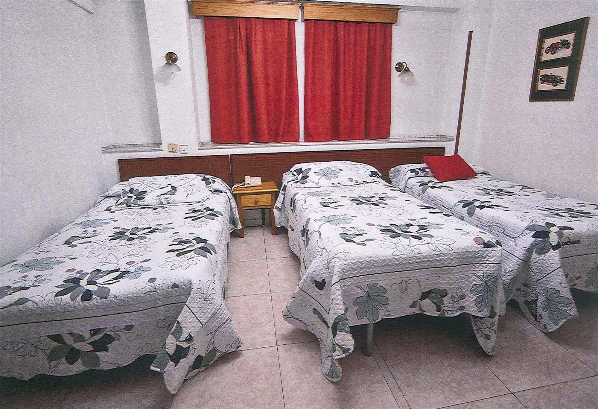 Hostal La Rosa Caces Εξωτερικό φωτογραφία